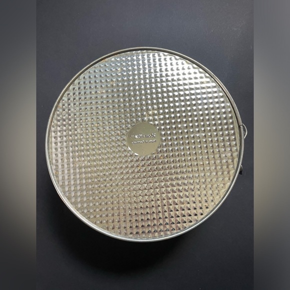 Vintage Springform Bundt Pan - Picture 2 of 11